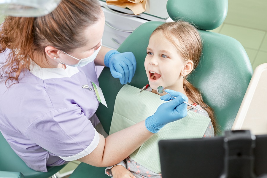 How can fluoride prevent tooth decay? How can fluoride prevent tooth decay?